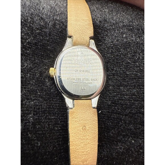 Vtg Timex Ladies Oval Watch: Black face,Black Leather Band Gold/Silver Tone Case - Picture 9 of 12